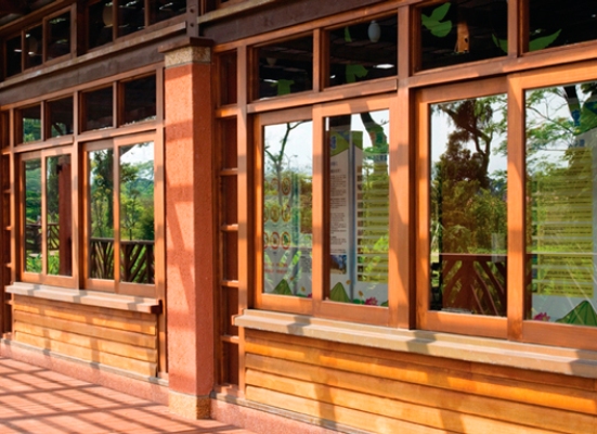 Деревянные окна из сосны для веранды, лоджии или террасы