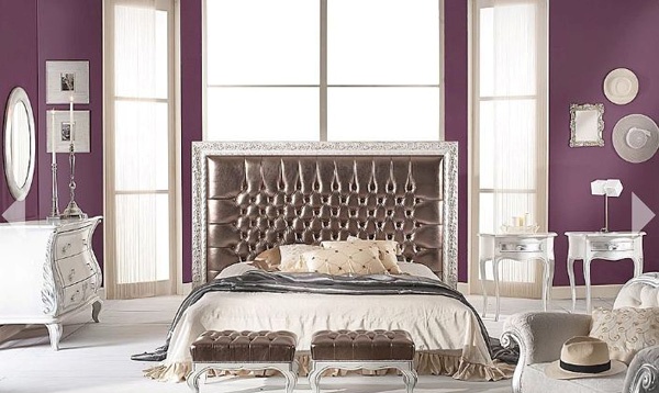 Фото гармонии цветов: белая мебель в сочетании с фиолетовым фоном