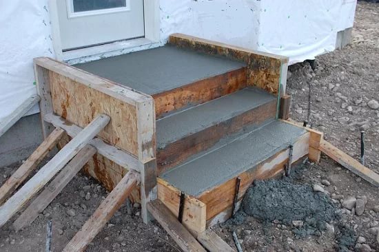 Опалубка для бетонного крыльца