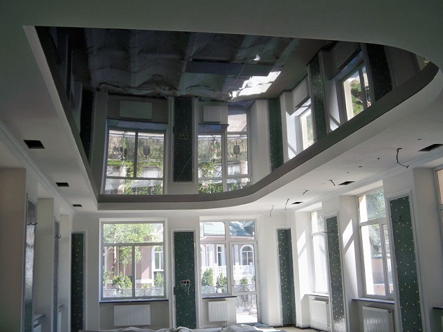 Натяжной потолок – современный вид отделки полимерными материалами. 