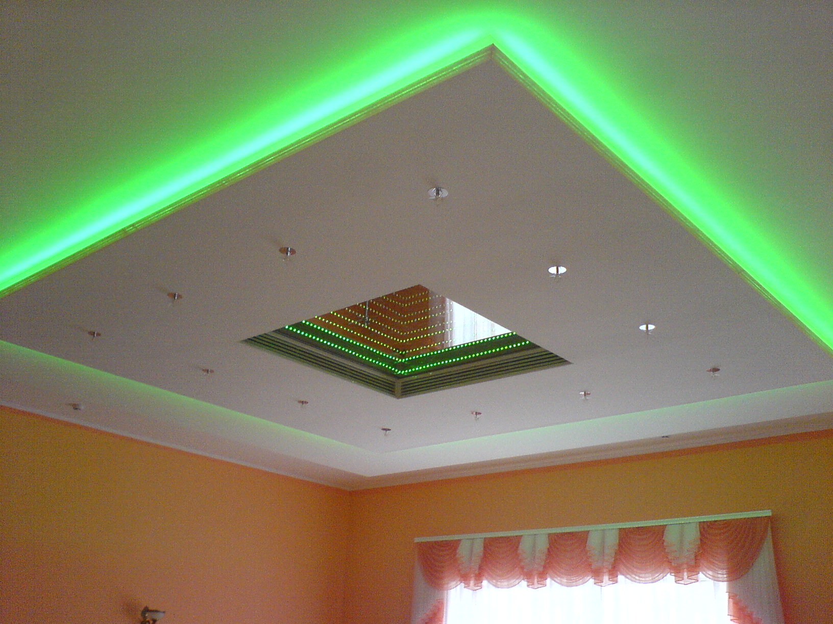 http://sam-sebe-dizainer.com/public/images/Монтаж потолка из гипсокартона с подсветкой 