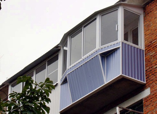 Отделка балкона с использованием профлиста 